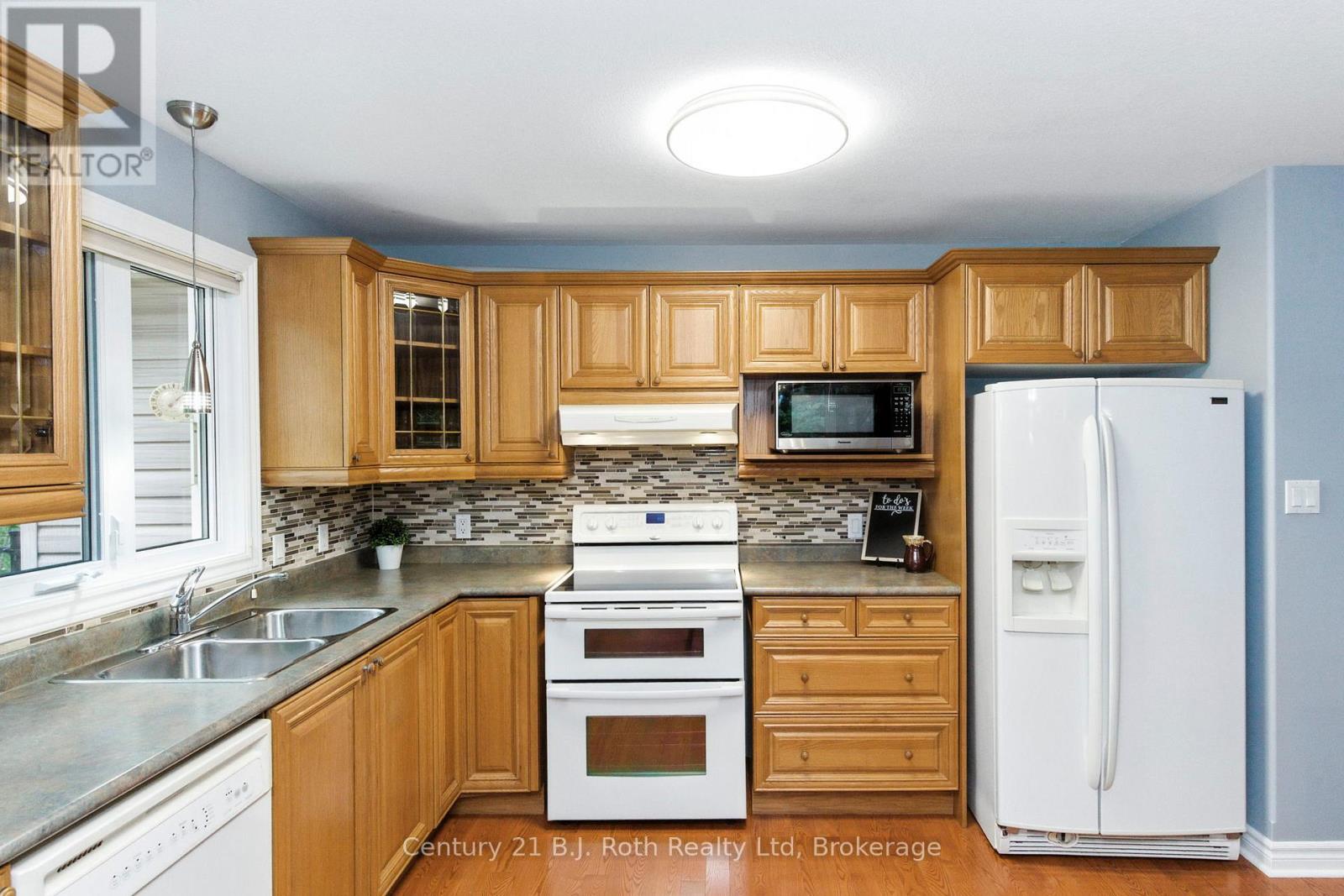 1749 Golf Link Road, Tiny, Ontario  L0L 2J0 - Photo 12 - S12363981