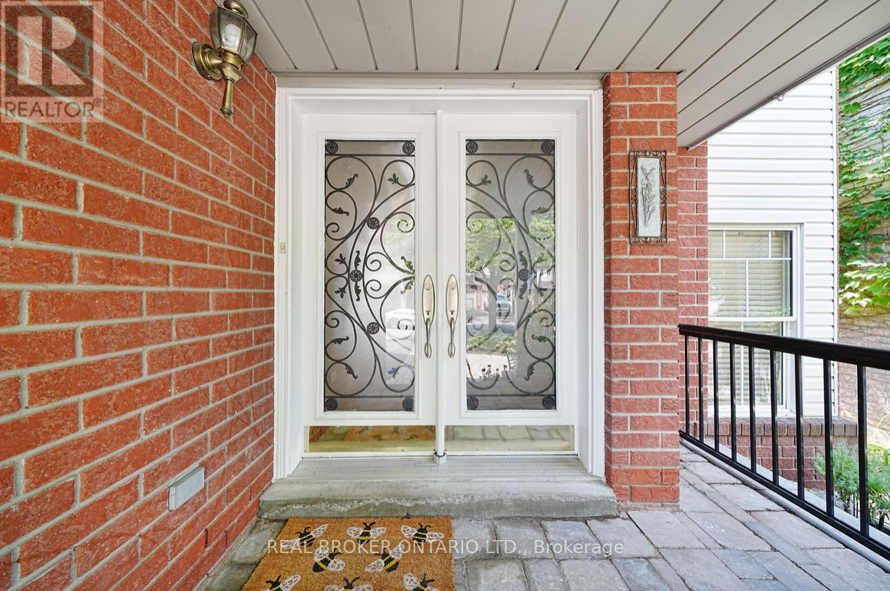 Property at 39 WOODROOF CRESCENT image 4