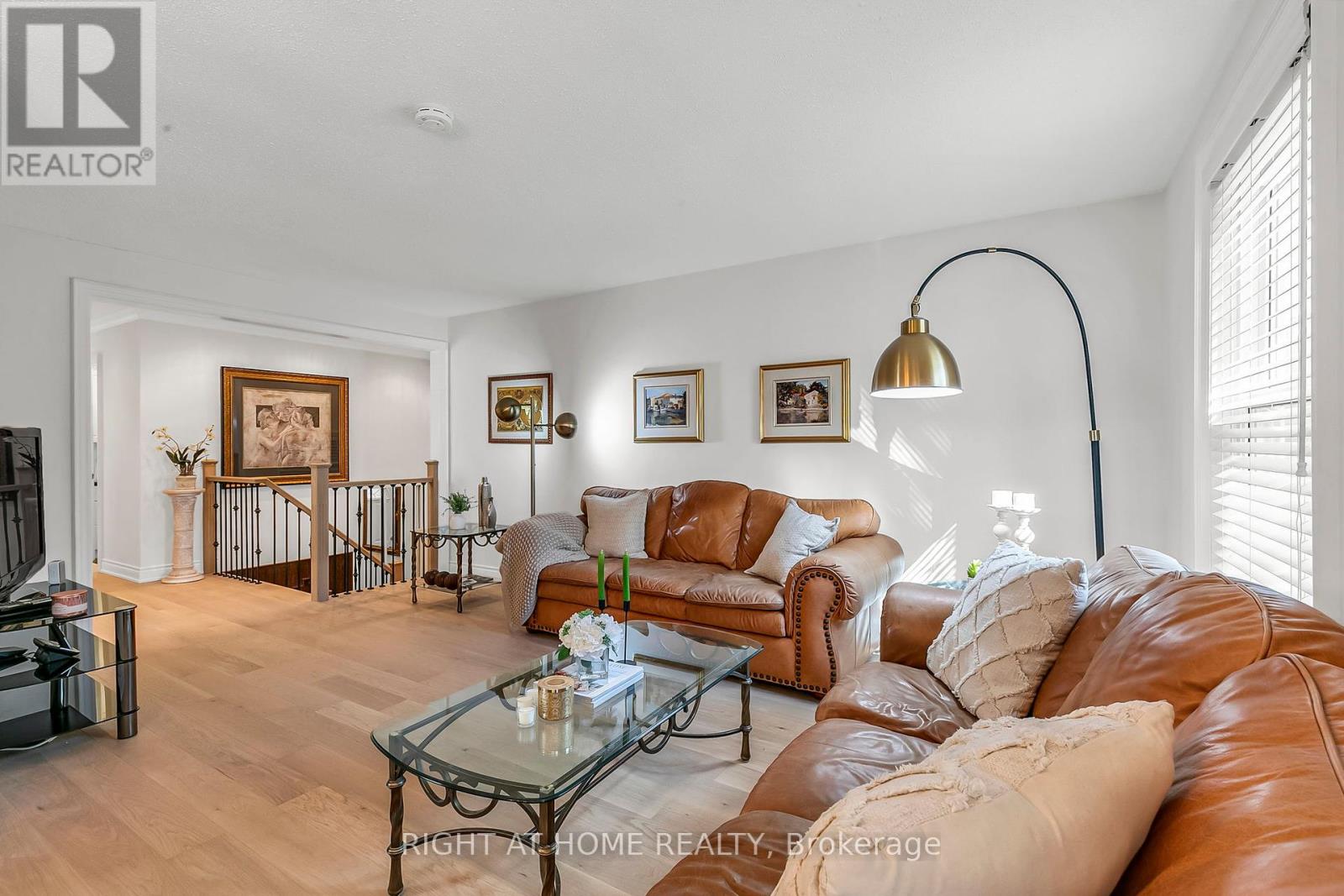 168 Springhead Gardens, Richmond Hill, Ontario  L4C 5C6 - Photo 10 - N12363984