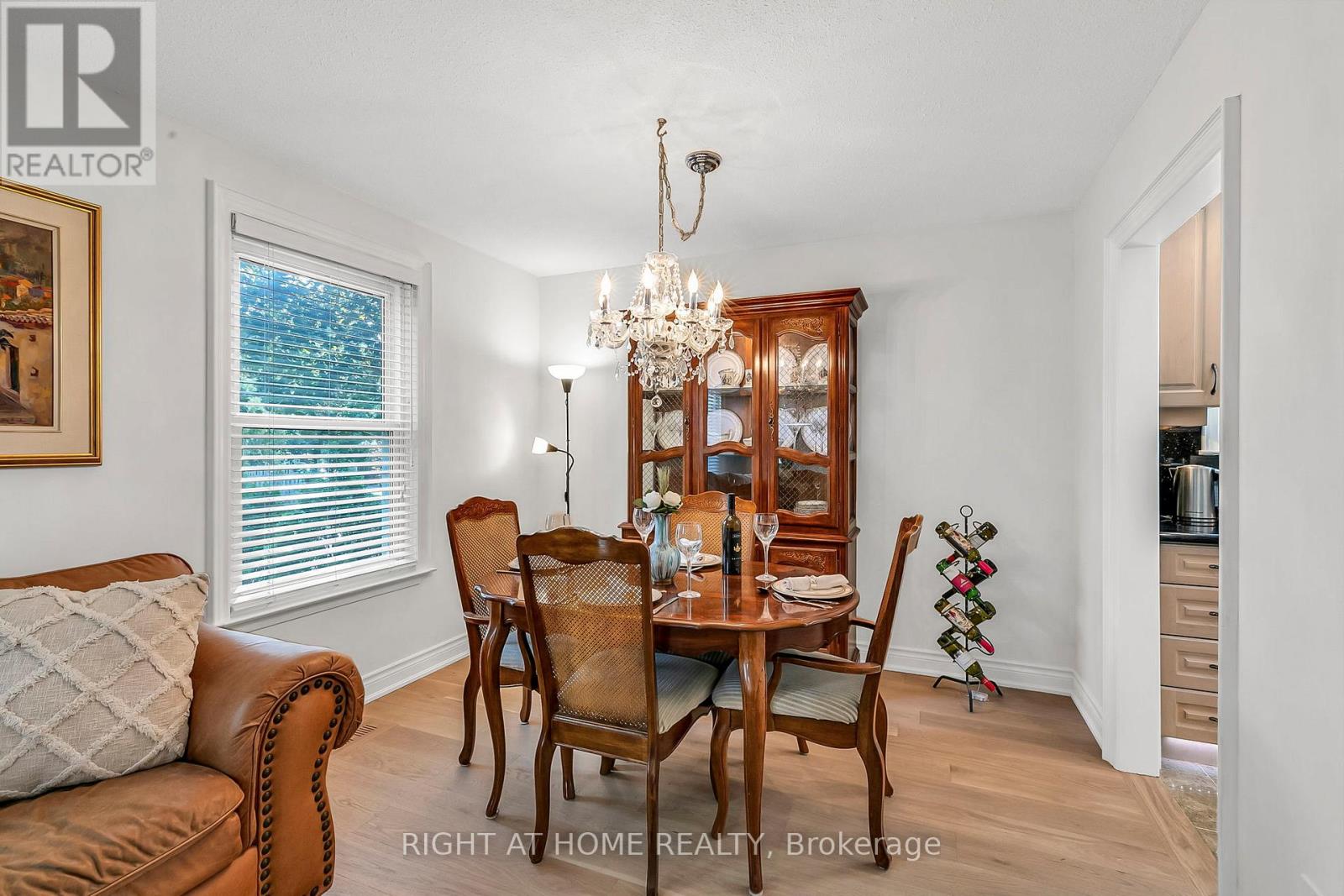 168 Springhead Gardens, Richmond Hill, Ontario  L4C 5C6 - Photo 12 - N12363984