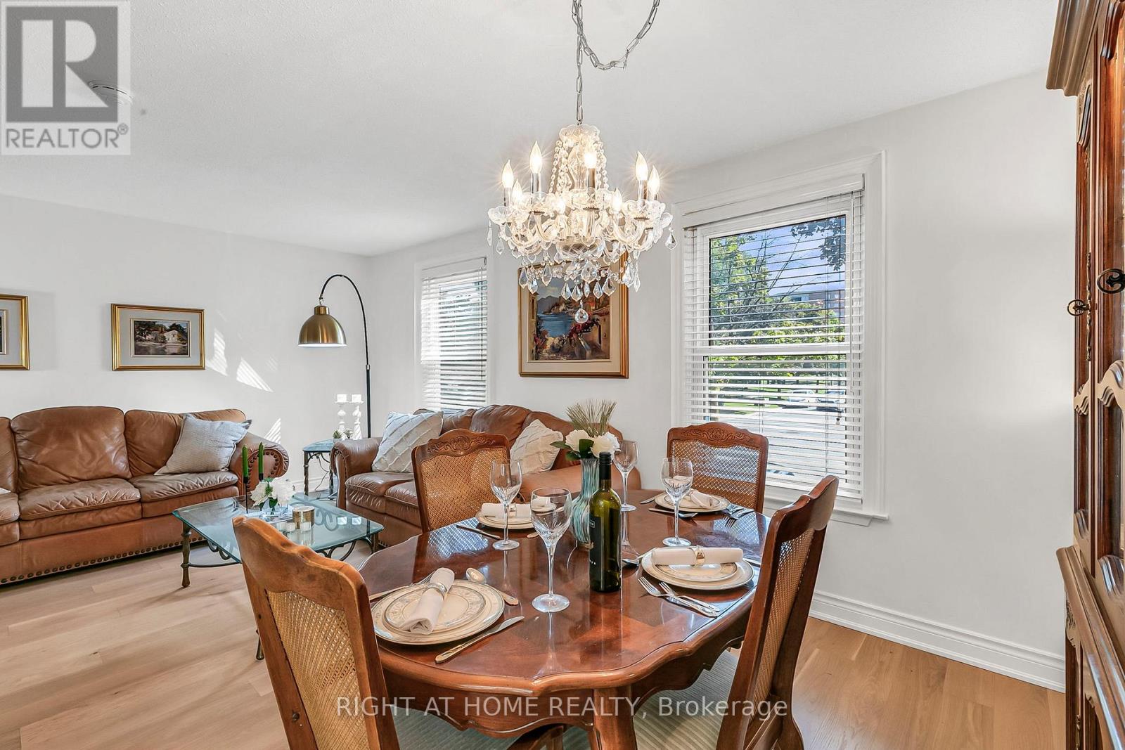 168 Springhead Gardens, Richmond Hill, Ontario  L4C 5C6 - Photo 13 - N12363984