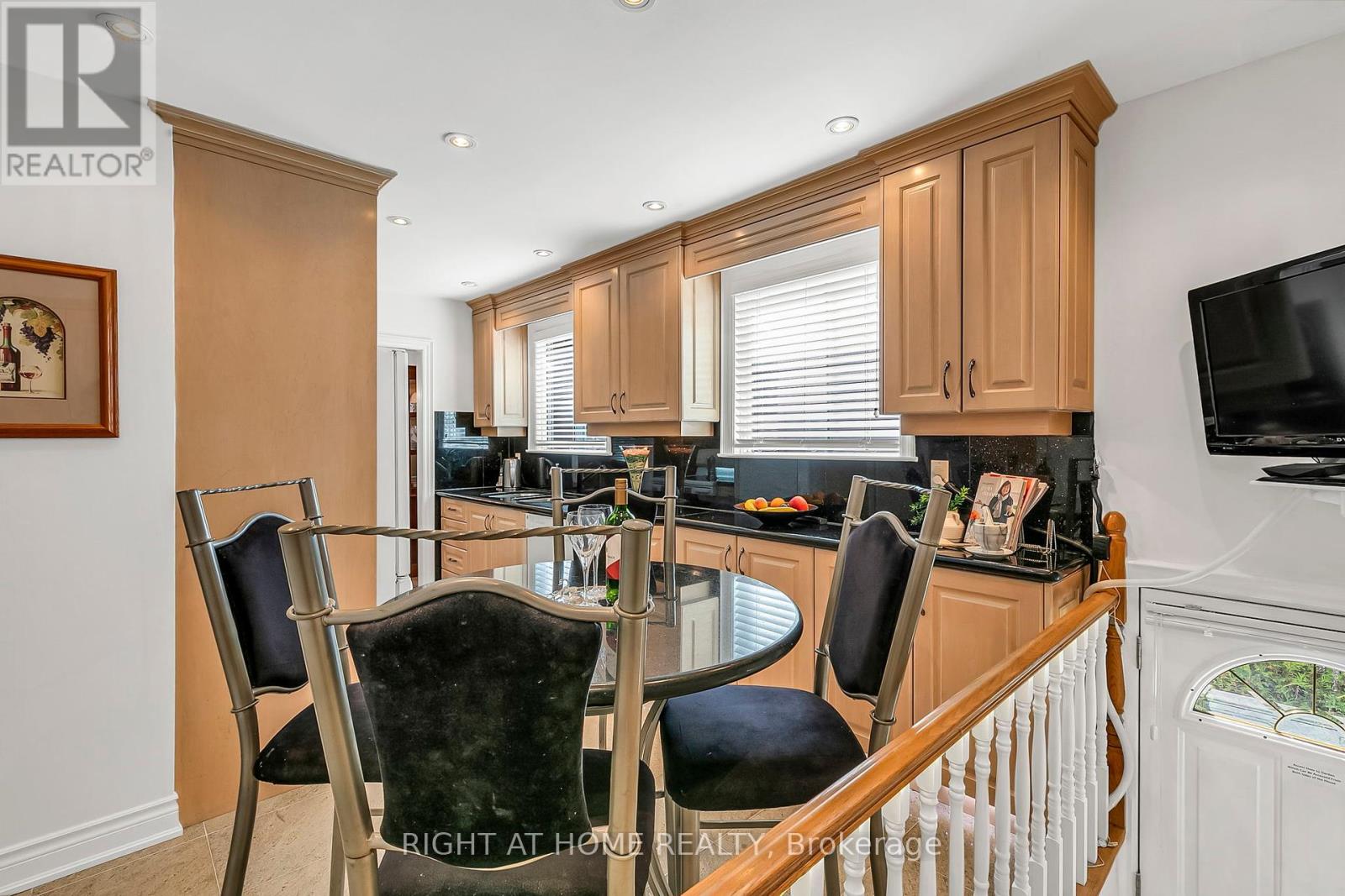 168 Springhead Gardens, Richmond Hill, Ontario  L4C 5C6 - Photo 17 - N12363984
