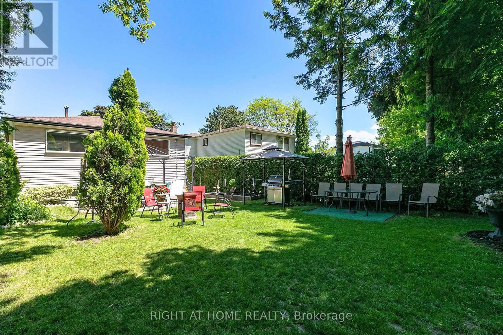 168 Springhead Gardens, Richmond Hill, Ontario  L4C 5C6 - Photo 35 - N12363984