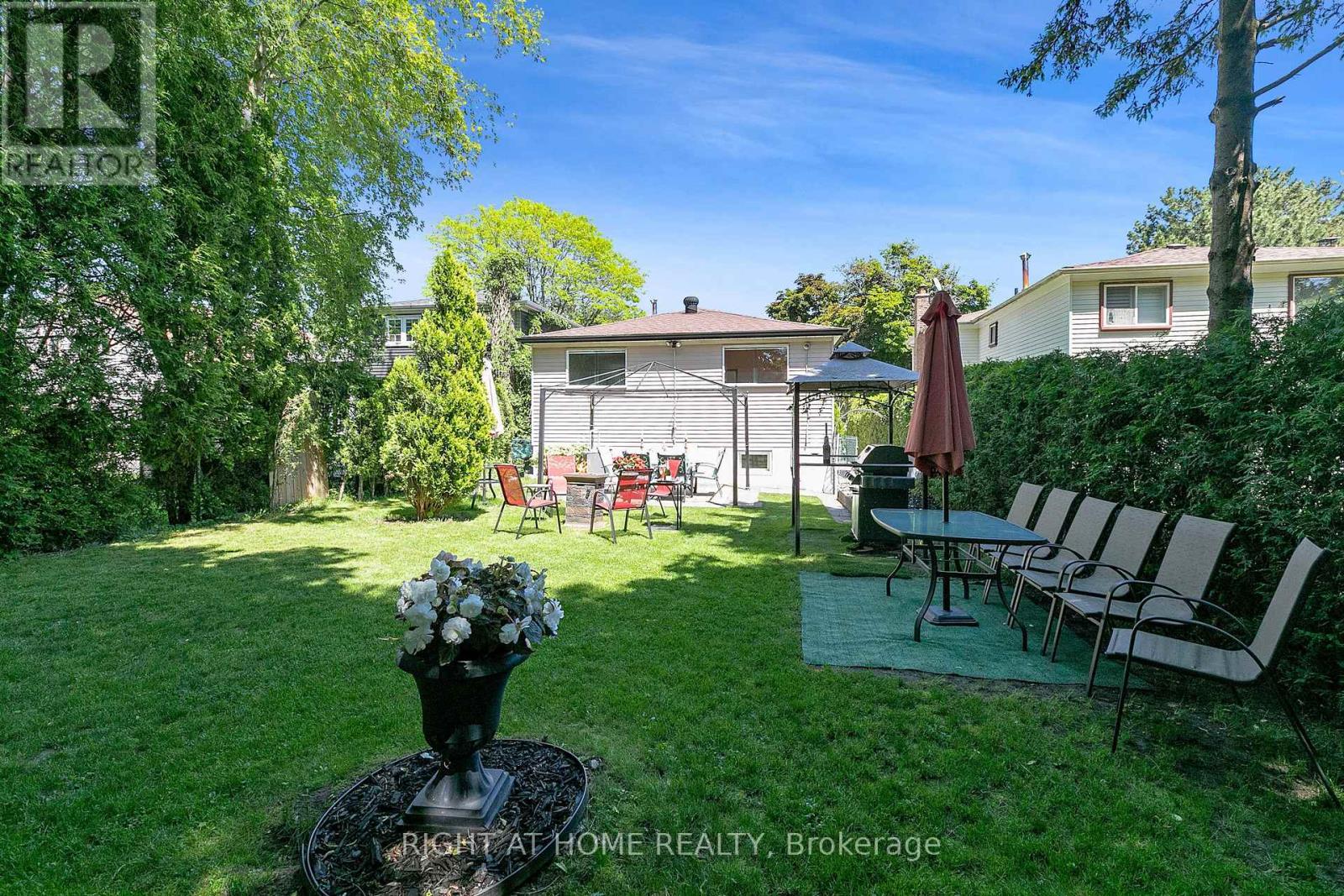 168 Springhead Gardens, Richmond Hill, Ontario  L4C 5C6 - Photo 36 - N12363984