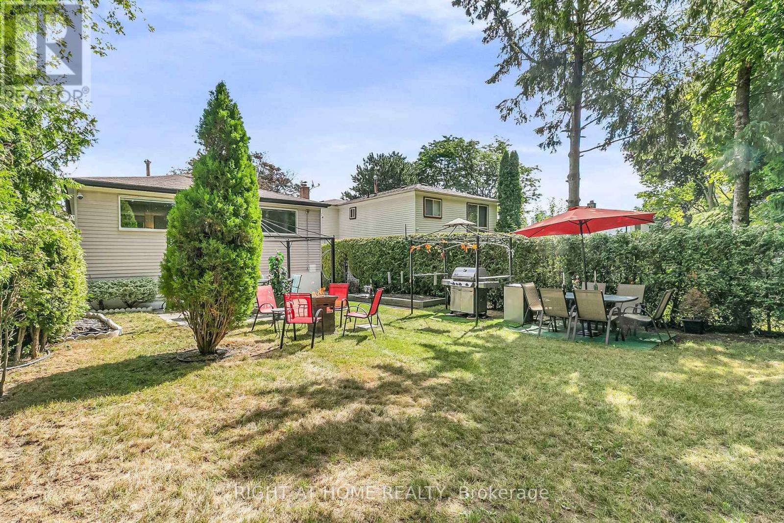 168 Springhead Gardens, Richmond Hill, Ontario  L4C 5C6 - Photo 38 - N12363984