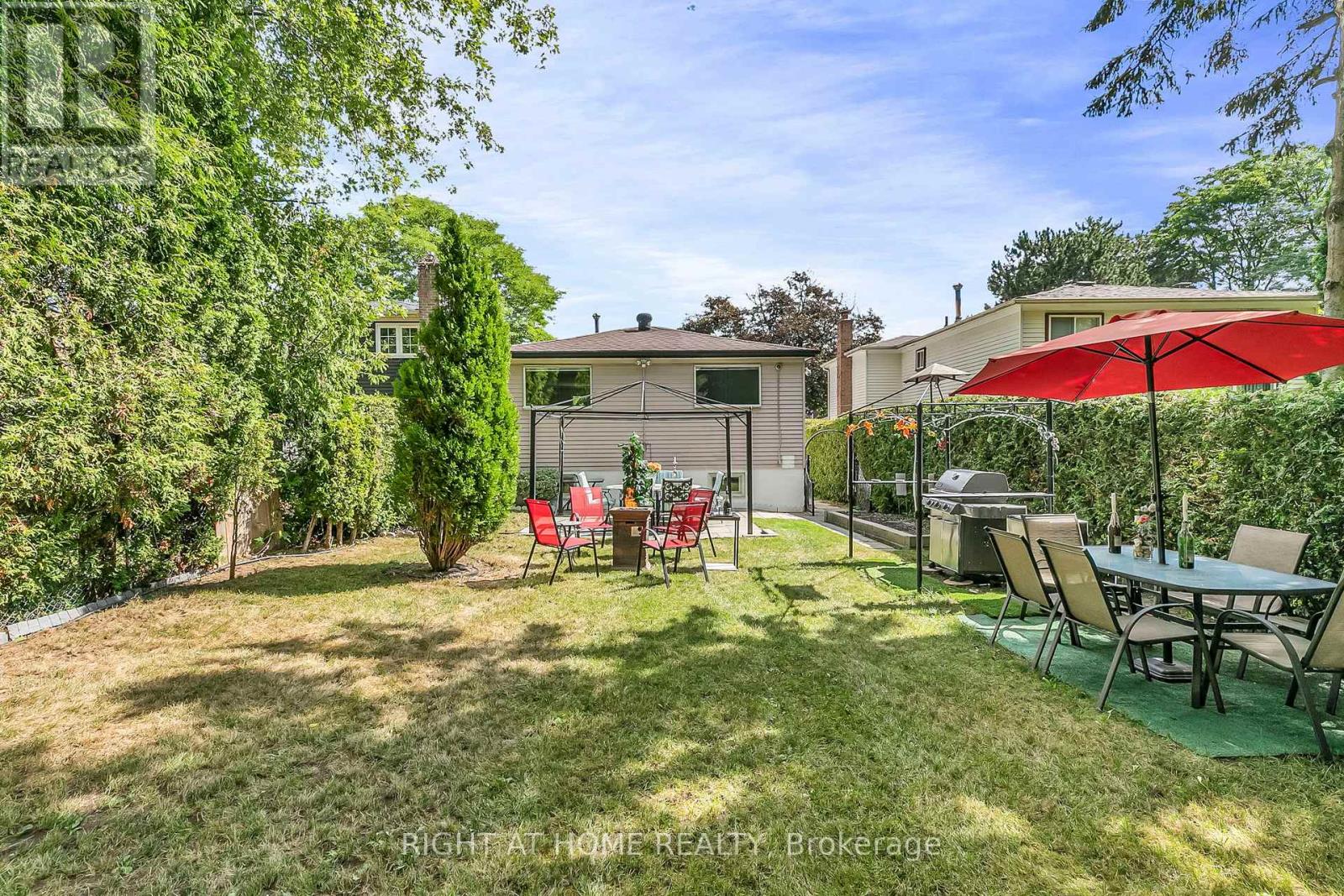 168 Springhead Gardens, Richmond Hill, Ontario  L4C 5C6 - Photo 39 - N12363984