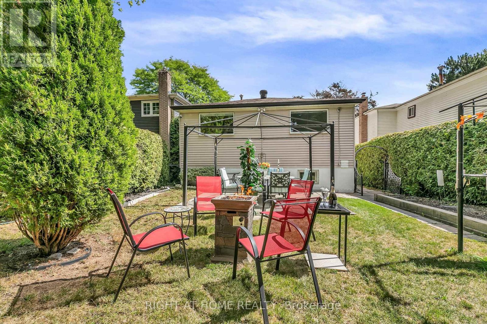 168 Springhead Gardens, Richmond Hill, Ontario  L4C 5C6 - Photo 40 - N12363984