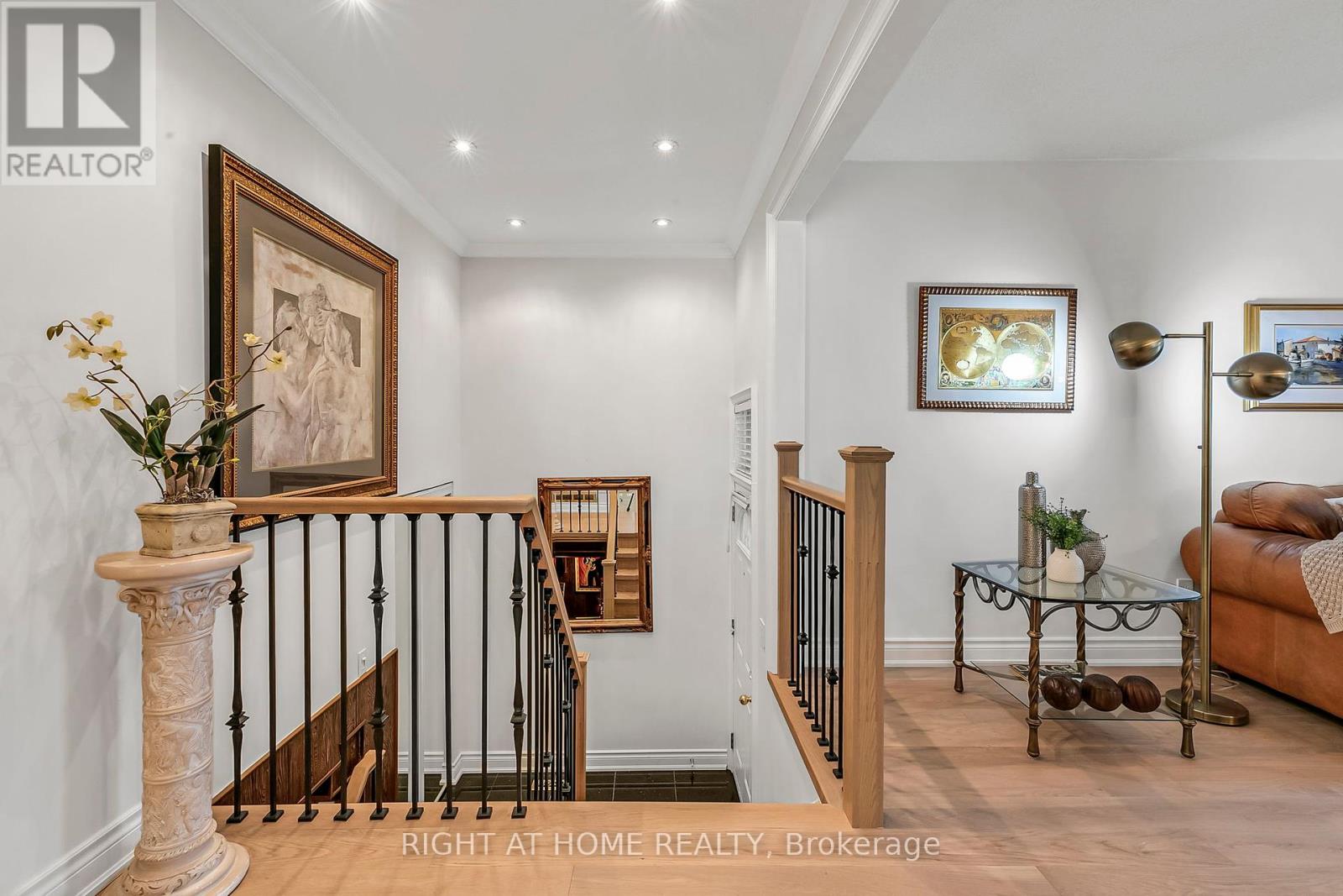 168 Springhead Gardens, Richmond Hill, Ontario  L4C 5C6 - Photo 6 - N12363984