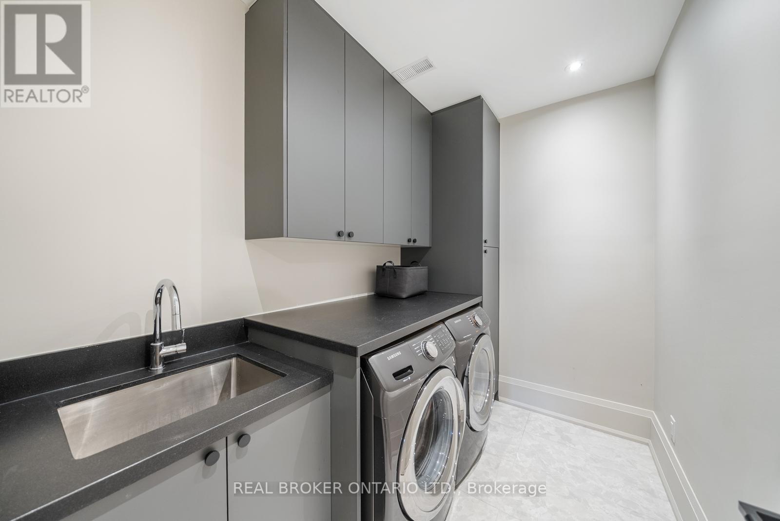172-174 Victoria Street, Newmarket, Ontario  L3Y 4E1 - Photo 23 - N12358810