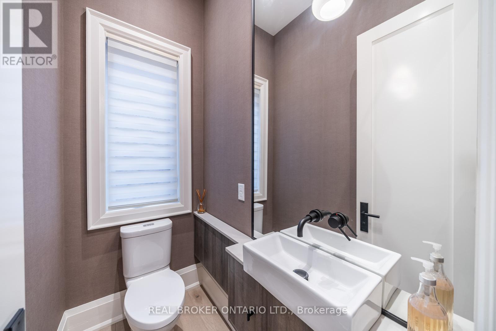 172-174 Victoria Street, Newmarket, Ontario  L3Y 4E1 - Photo 33 - N12358810