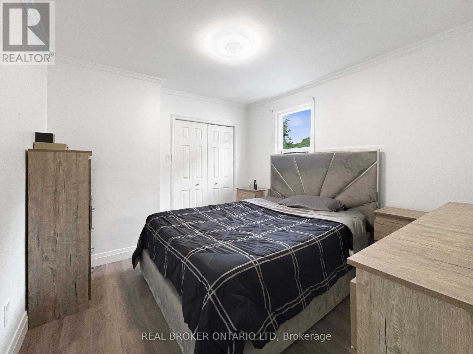 104 Delaware Street, London East, Ontario  N5Z 2N5 - Photo 14 - X12364034