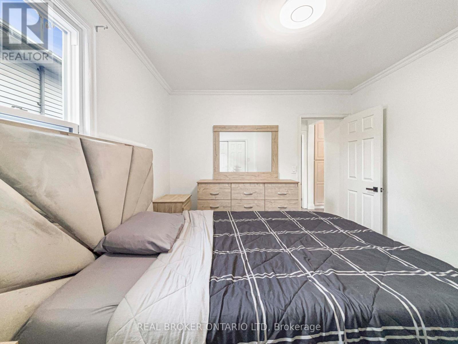 104 Delaware Street, London East, Ontario  N5Z 2N5 - Photo 16 - X12364034