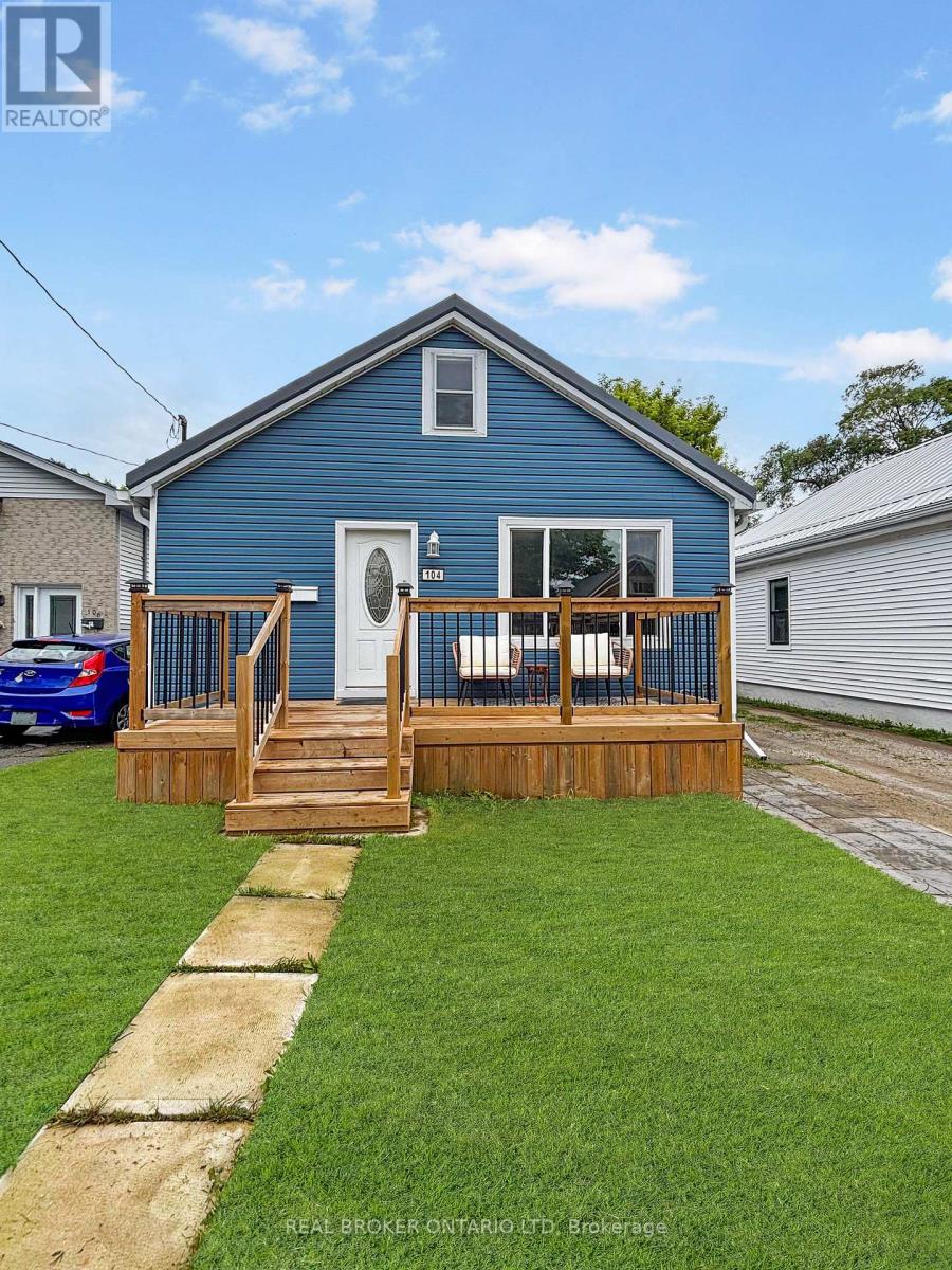 104 Delaware Street, London East, Ontario  N5Z 2N5 - Photo 3 - X12364034