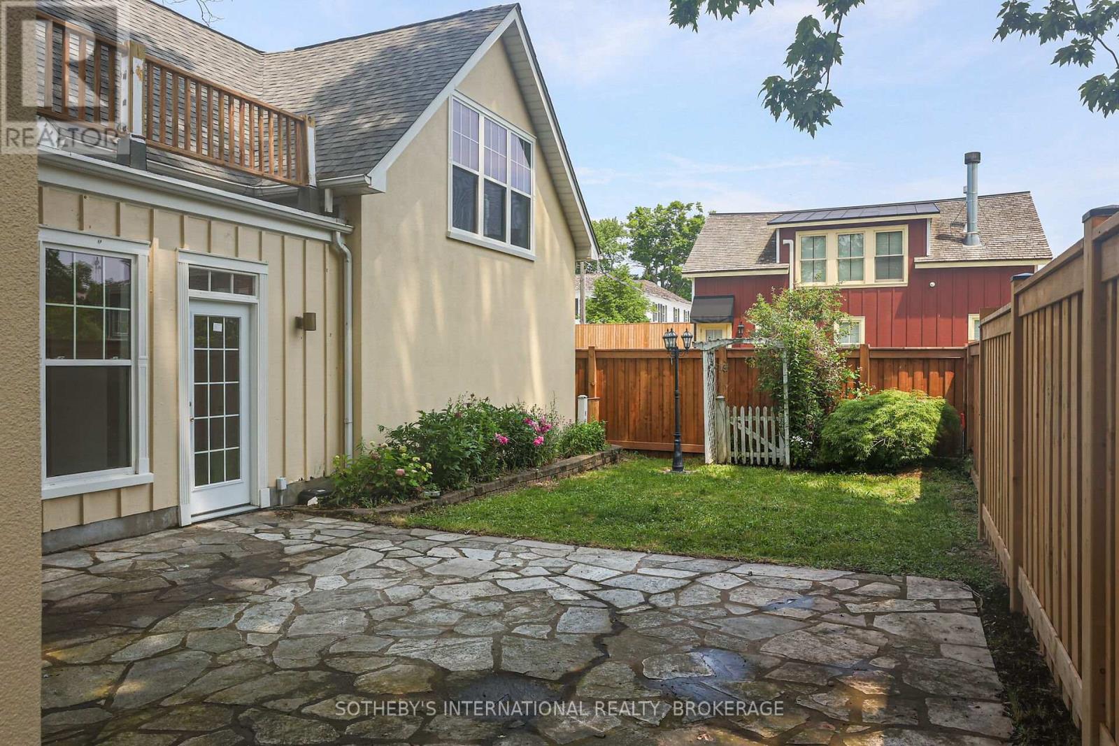 129 Johnson Street, Niagara-On-The-Lake, Ontario  L0S 1J0 - Photo 11 - X12364043