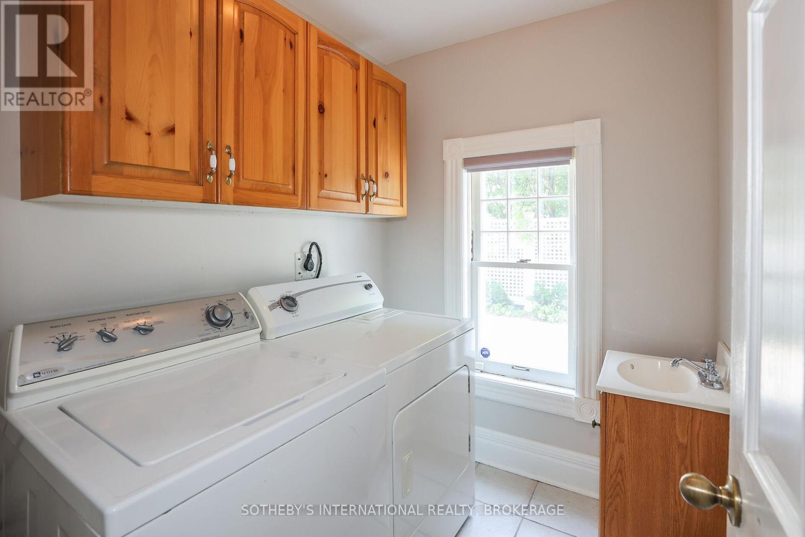 129 Johnson Street, Niagara-On-The-Lake, Ontario  L0S 1J0 - Photo 19 - X12364043