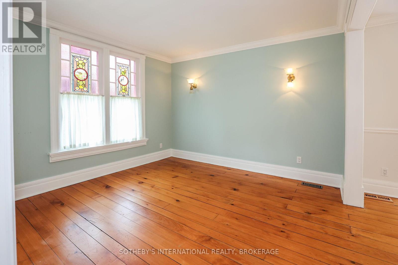 129 Johnson Street, Niagara-On-The-Lake, Ontario  L0S 1J0 - Photo 24 - X12364043