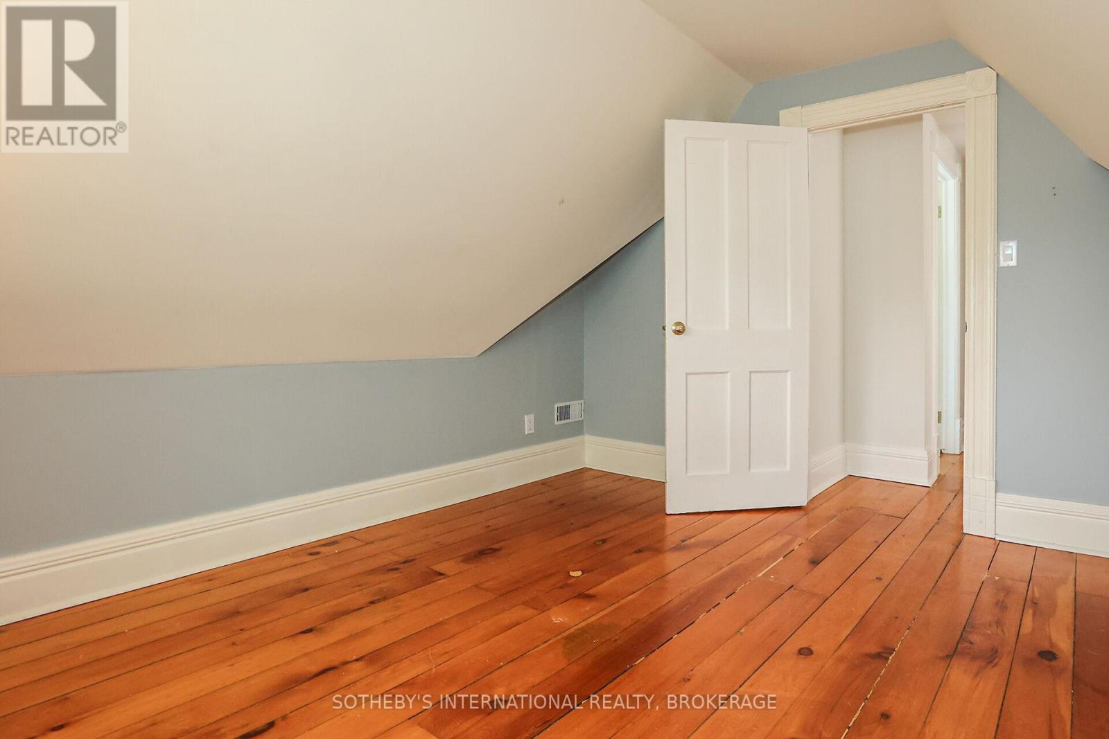 129 Johnson Street, Niagara-On-The-Lake, Ontario  L0S 1J0 - Photo 31 - X12364043