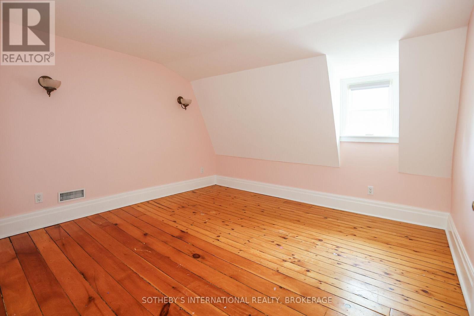 129 Johnson Street, Niagara-On-The-Lake, Ontario  L0S 1J0 - Photo 33 - X12364043
