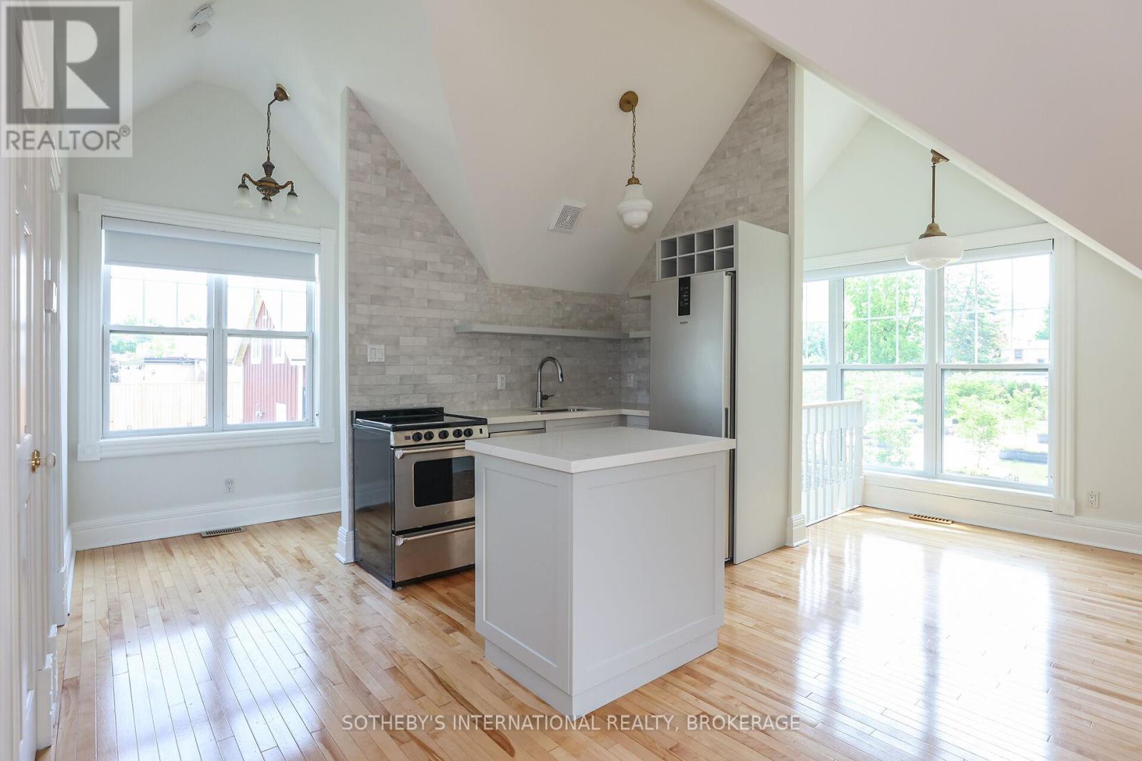 129 Johnson Street, Niagara-On-The-Lake, Ontario  L0S 1J0 - Photo 9 - X12364043