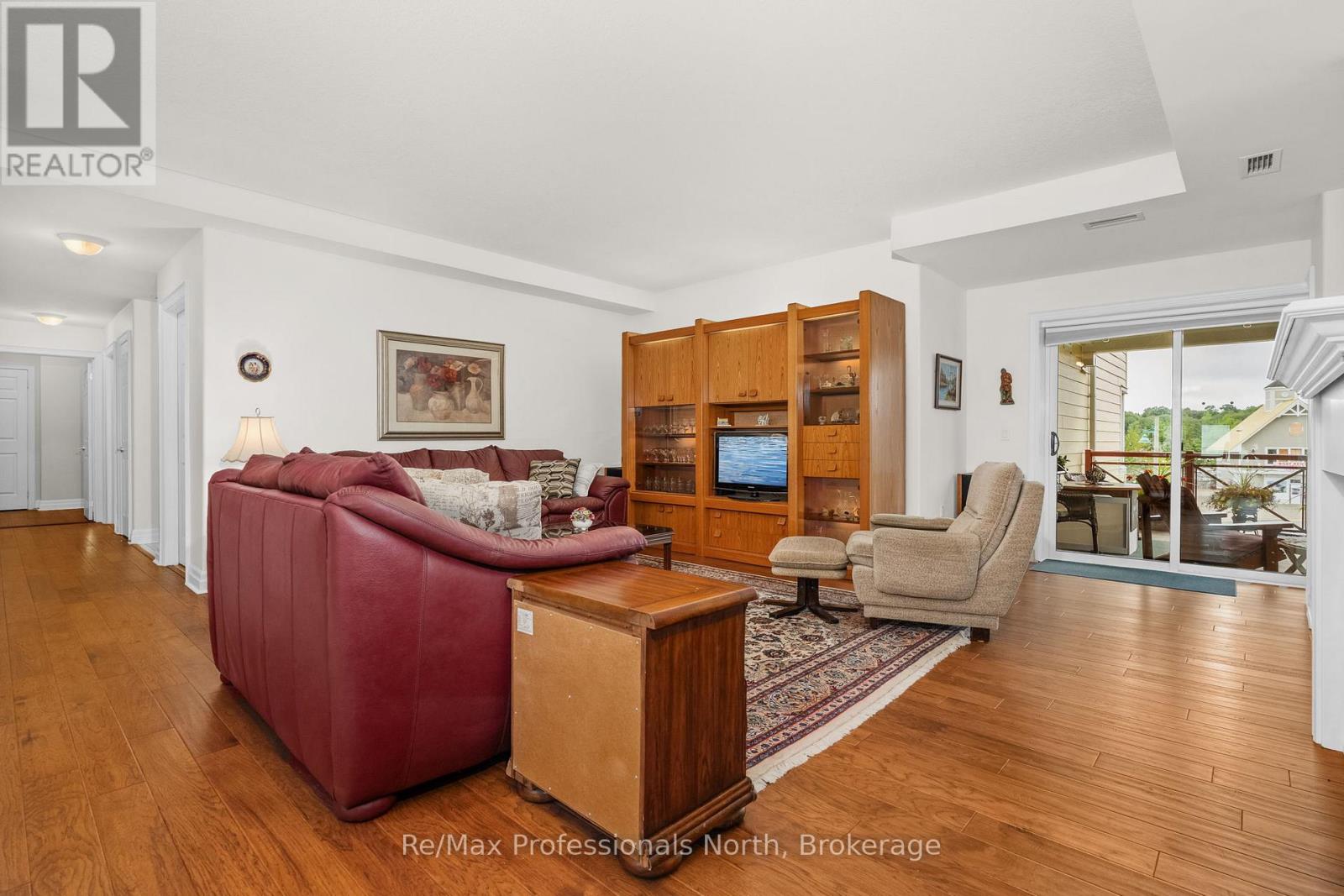 207 - 110 Steamship Bay Road, Gravenhurst, Ontario  P1P 1Z9 - Photo 7 - X12364067