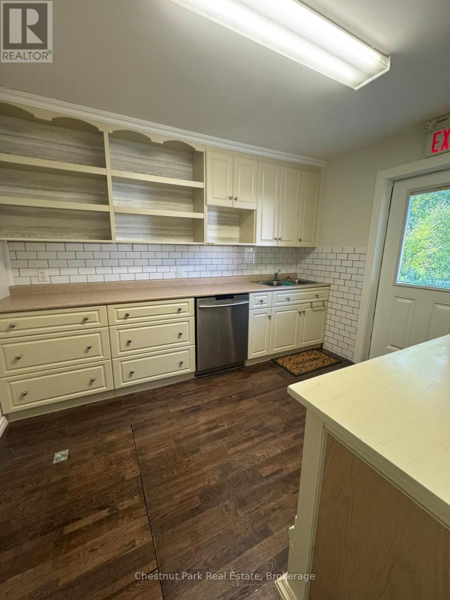 2676 Muskoka 117 Road, Lake Of Bays, Ontario  P0B 1A0 - Photo 8 - X12364078