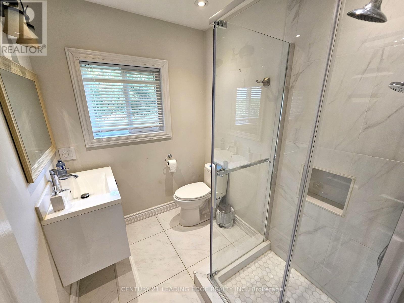 828 Norval Road, Georgina, Ontario  L4P 3E9 - Photo 11 - N12364053