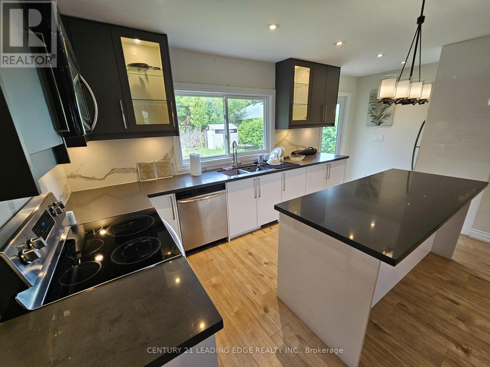 828 Norval Road, Georgina, Ontario  L4P 3E9 - Photo 5 - N12364053