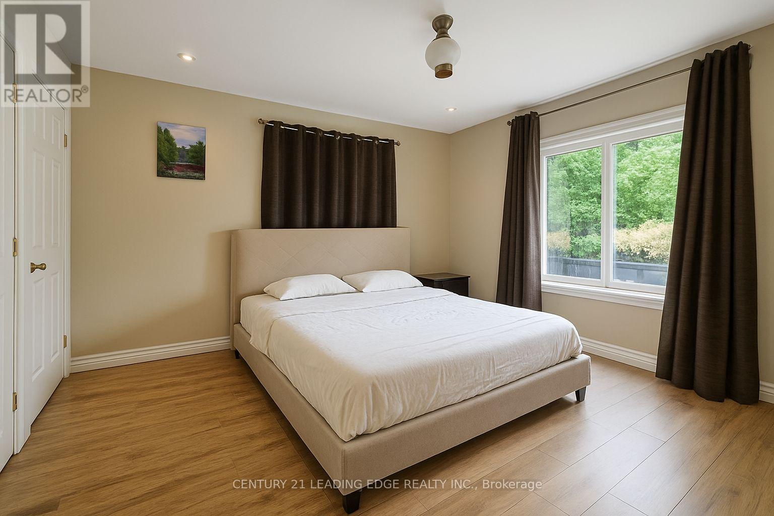 828 Norval Road, Georgina, Ontario  L4P 3E9 - Photo 7 - N12364053