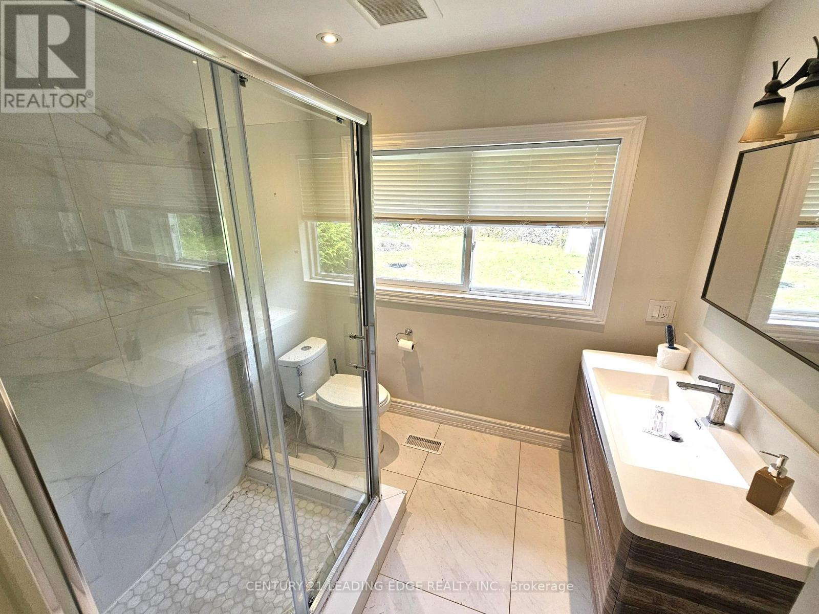 828 Norval Road, Georgina, Ontario  L4P 3E9 - Photo 8 - N12364053