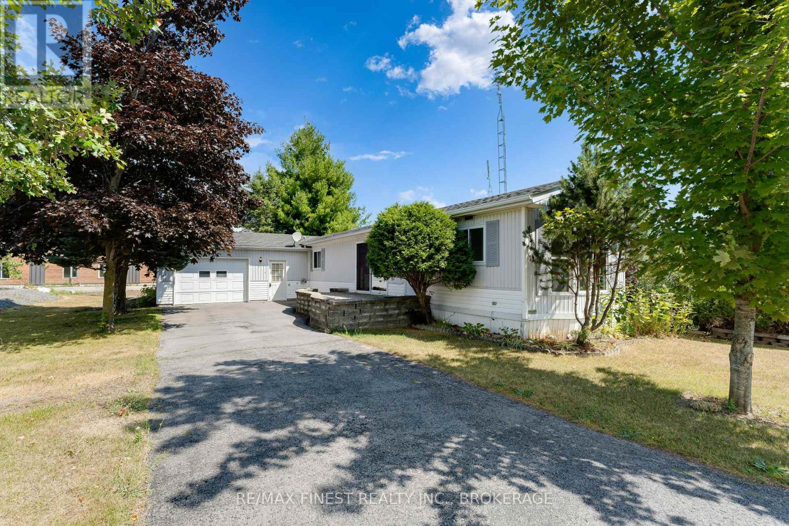 19 Maple Drive, Greater Napanee, Ontario  K7R 0E8 - Photo 1 - X12364190