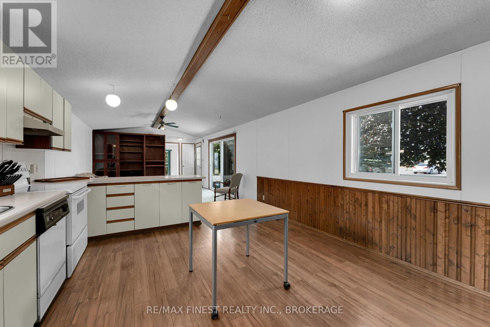 19 Maple Drive, Greater Napanee, Ontario  K7R 0E8 - Photo 11 - X12364190