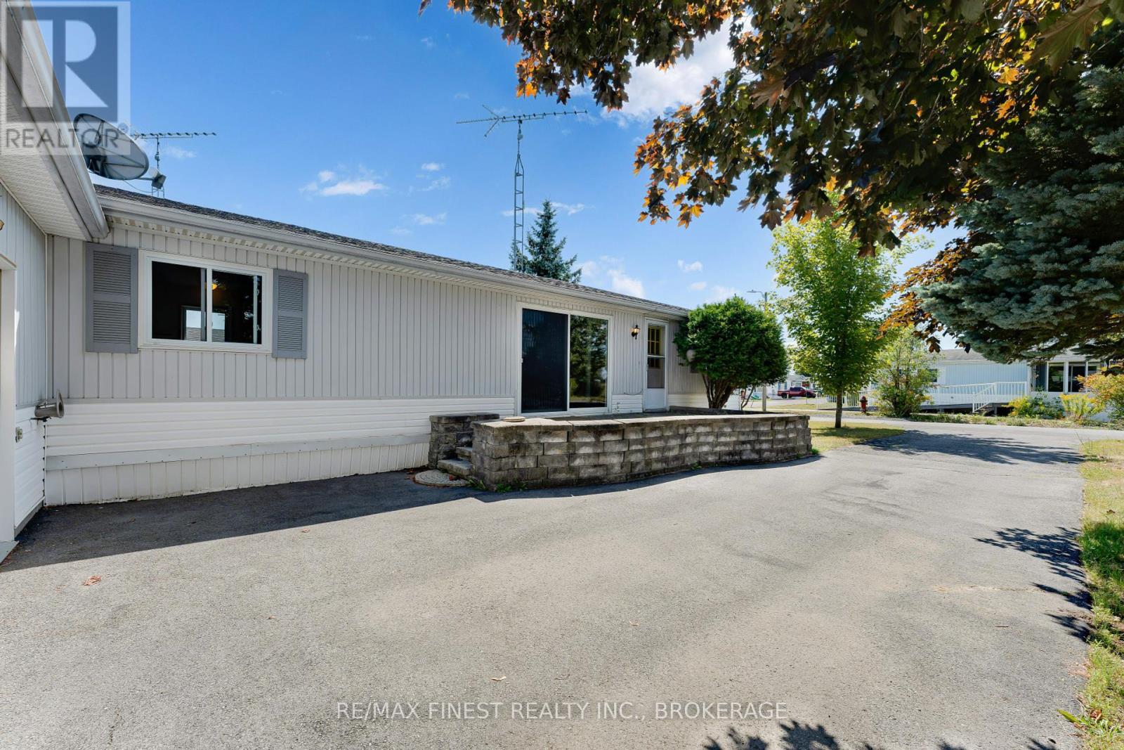 19 Maple Drive, Greater Napanee, Ontario  K7R 0E8 - Photo 3 - X12364190