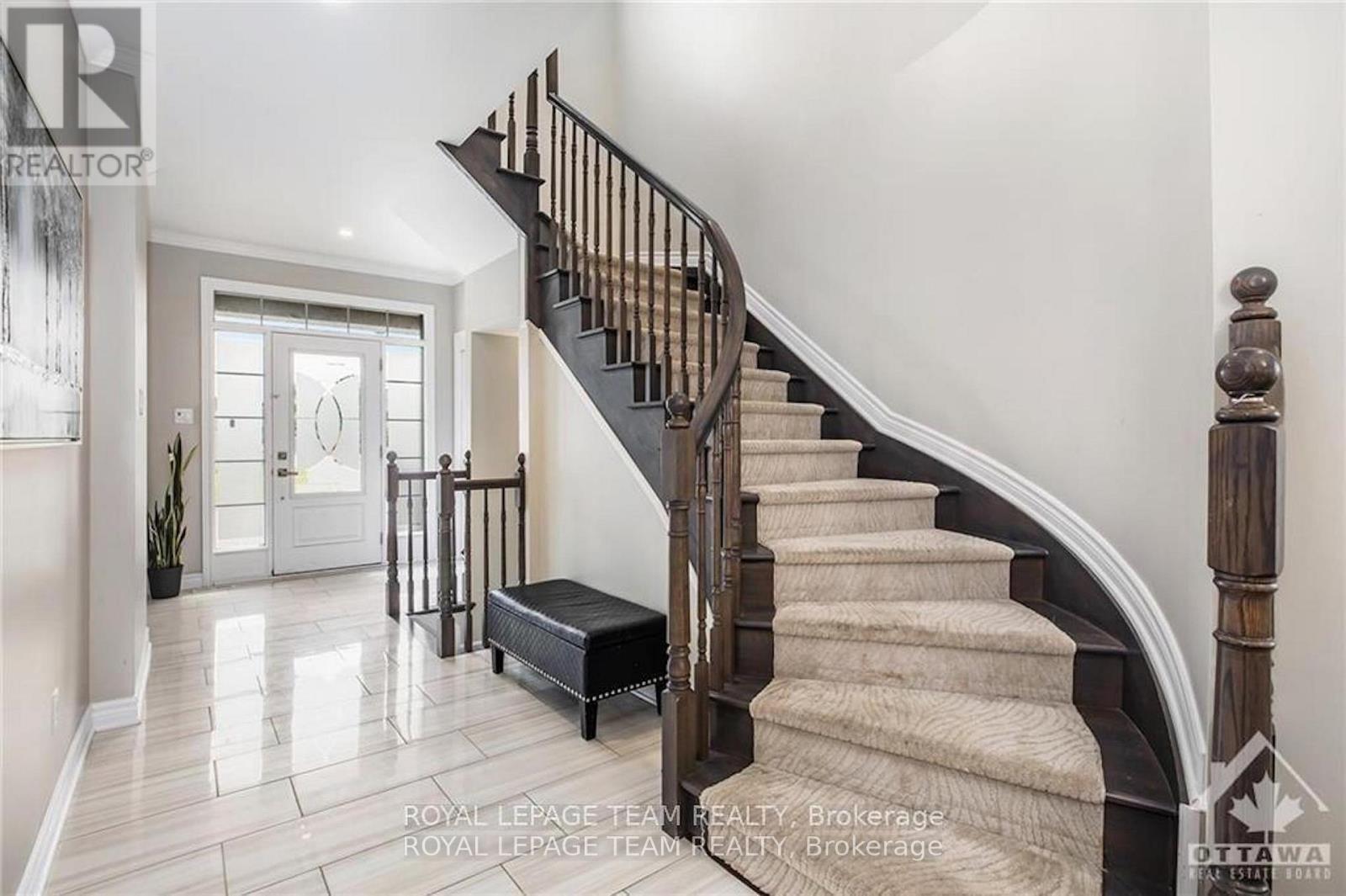 Property at 240 SADDLEBACK CRESCENT image 4