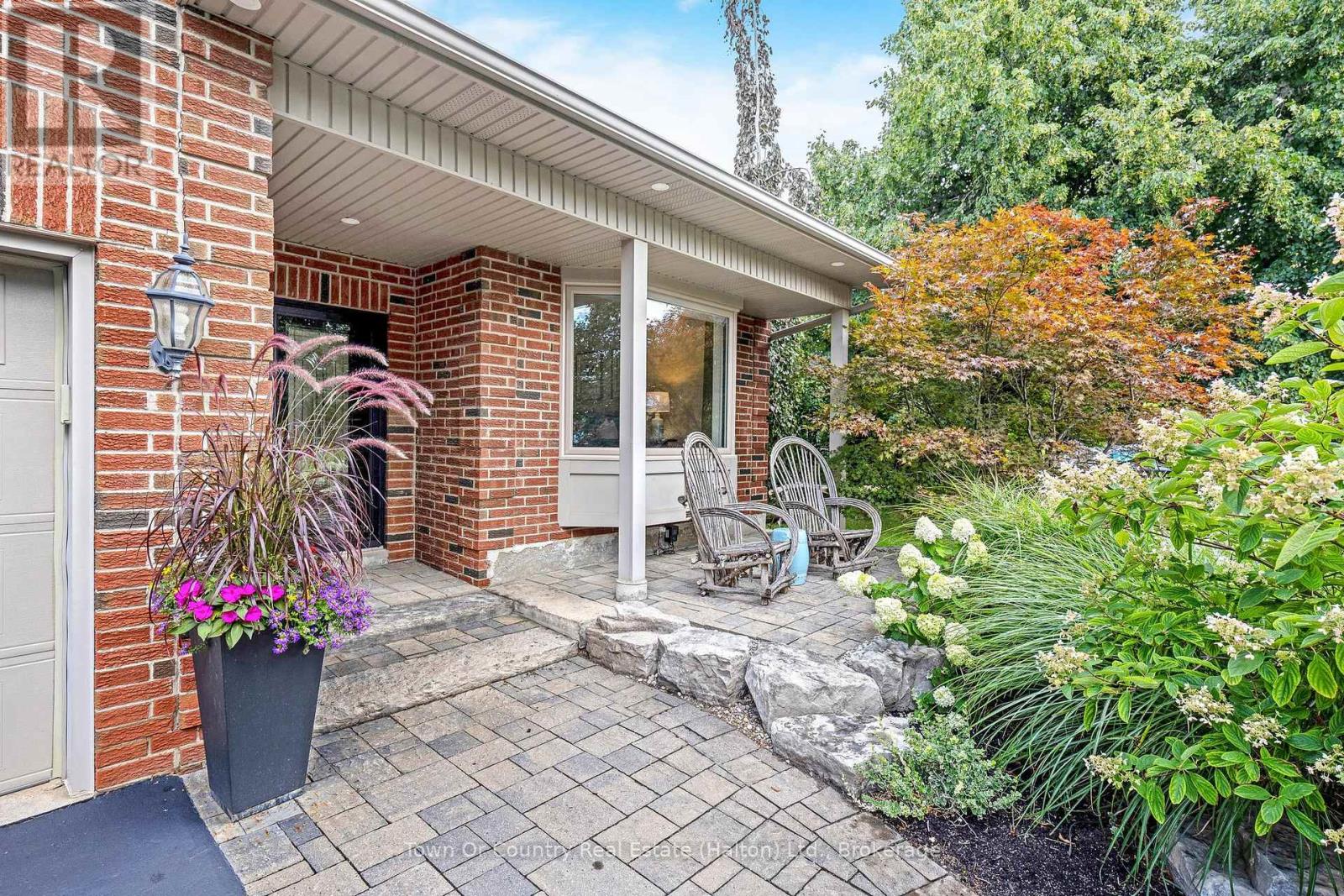 491 White Drive, Milton, Ontario  L9T 4G3 - Photo 5 - W12364189