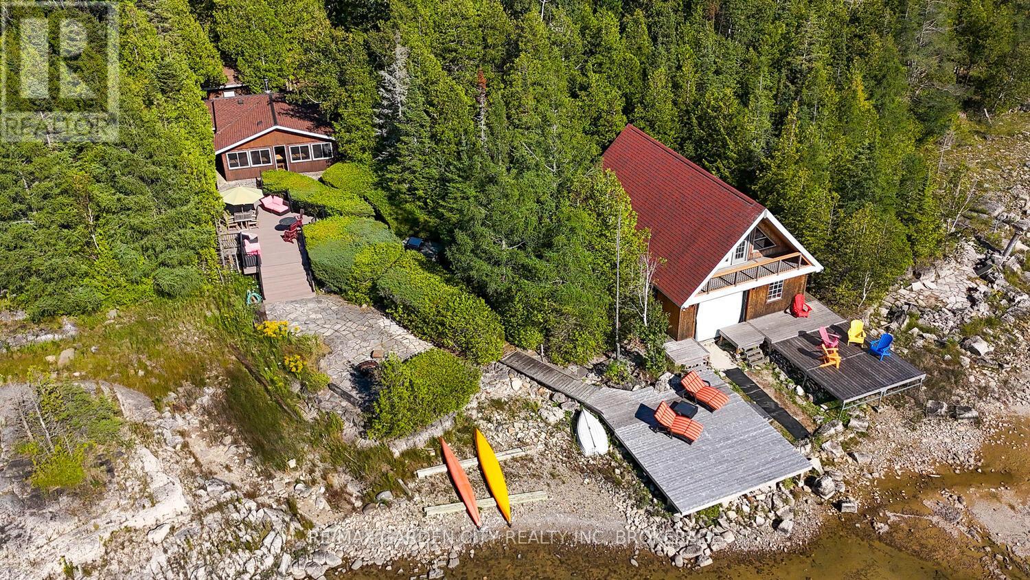 165 Simpson Avenue, Northern Bruce Peninsula, Ontario  N0H 2R0 - Photo 2 - X12364186