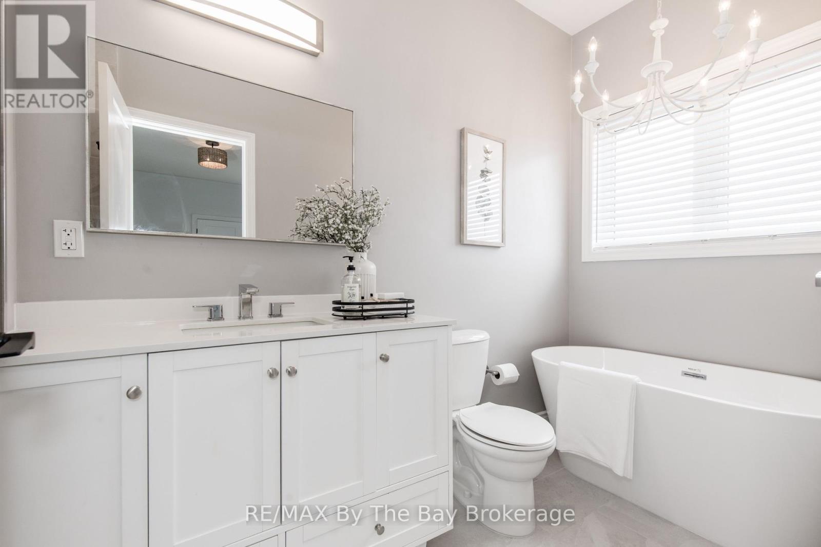 11 Basswood Drive, Wasaga Beach, Ontario  L9Z 0A9 - Photo 21 - S12364119