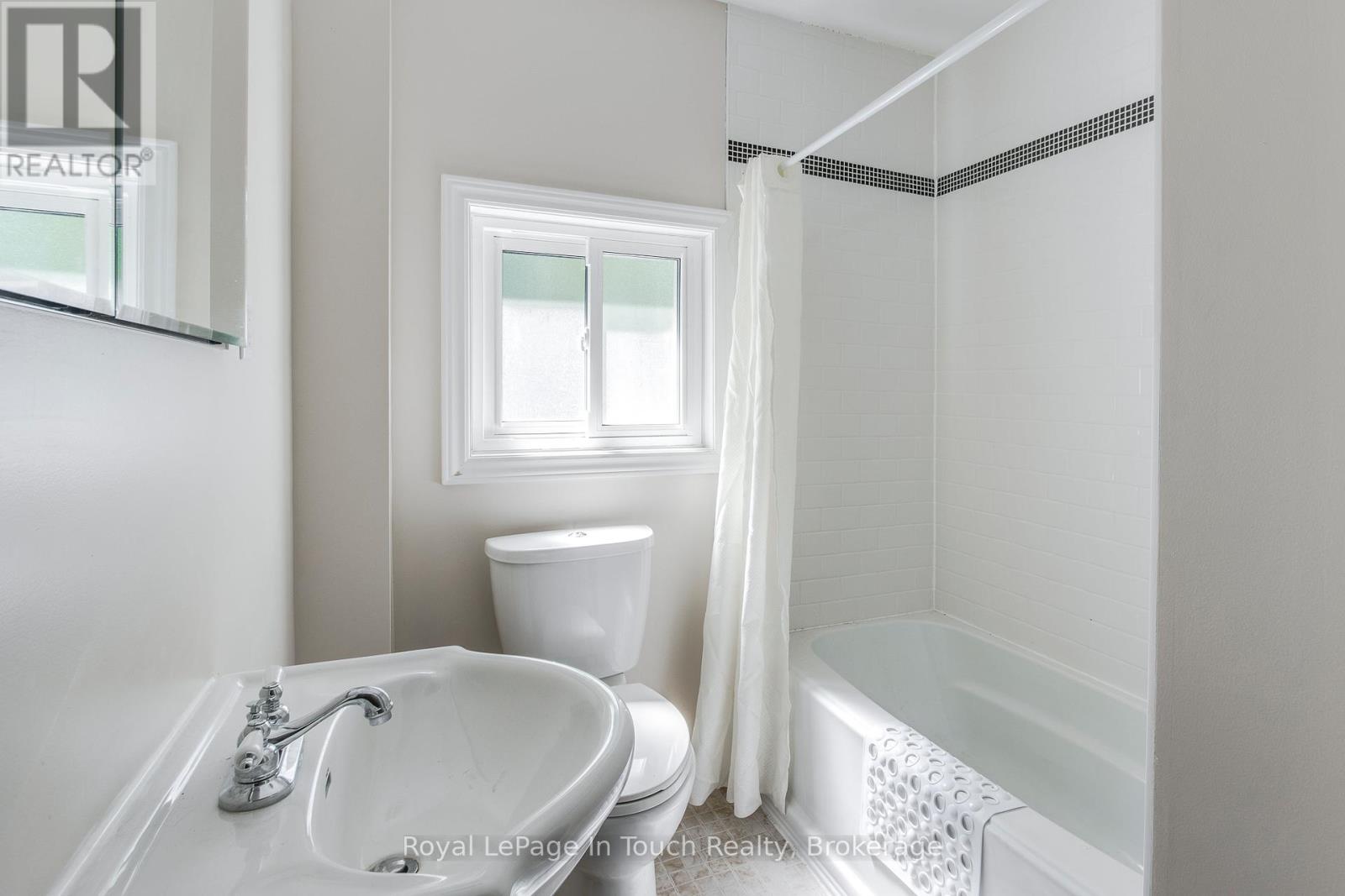 5 Gary Court, Tiny, Ontario  L9M 0H3 - Photo 17 - S12364216