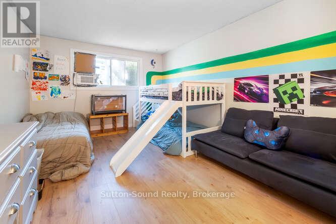 780 Eastwood Drive, Saugeen Shores, Ontario  N0H 2C4 - Photo 12 - X12364096