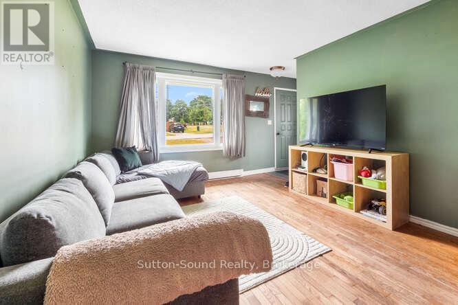 780 Eastwood Drive, Saugeen Shores, Ontario  N0H 2C4 - Photo 4 - X12364096