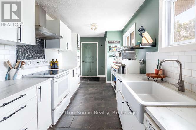 780 Eastwood Drive, Saugeen Shores, Ontario  N0H 2C4 - Photo 6 - X12364096
