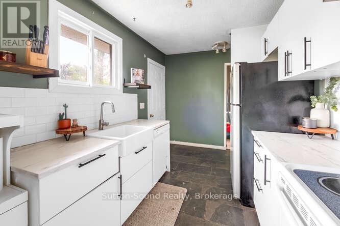 780 Eastwood Drive, Saugeen Shores, Ontario  N0H 2C4 - Photo 8 - X12364096