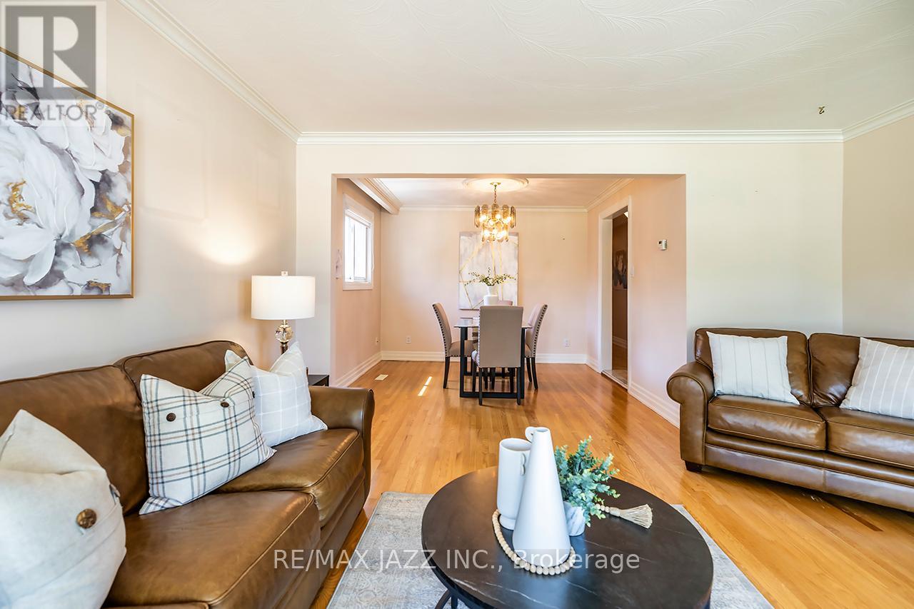 54 Bartel Drive, Toronto (Glenfield-Jane Heights), Ontario  M3N 1C9 - Photo 12 - W12364097