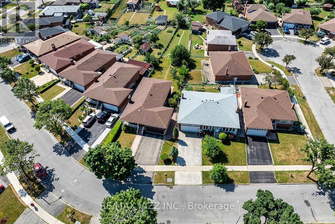 54 Bartel Drive, Toronto, Ontario  M3N 1C9 - Photo 40 - W12364097