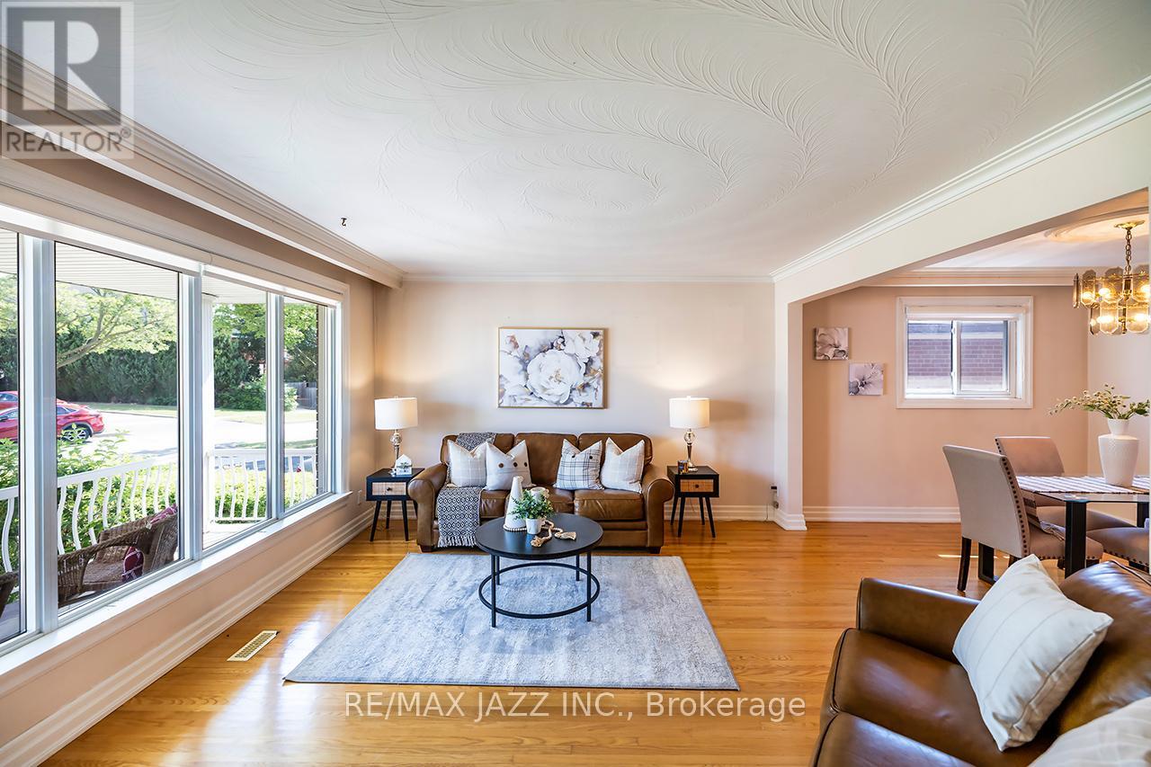 54 Bartel Drive, Toronto (Glenfield-Jane Heights), Ontario  M3N 1C9 - Photo 9 - W12364097