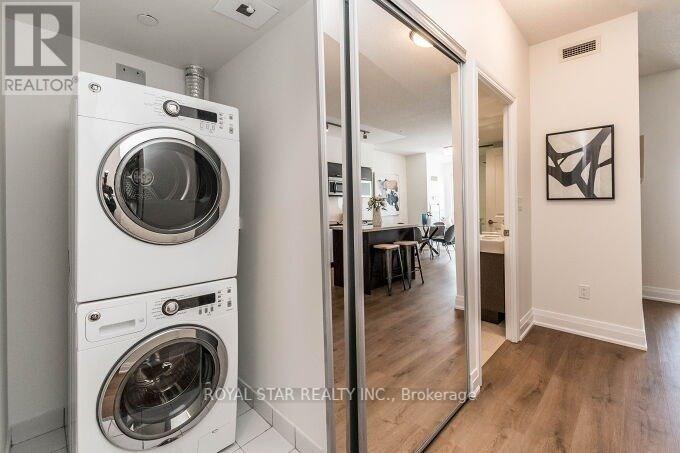5704 - 386 Yonge Street, Toronto, Ontario  M5B 0A5 - Photo 32 - C12364093