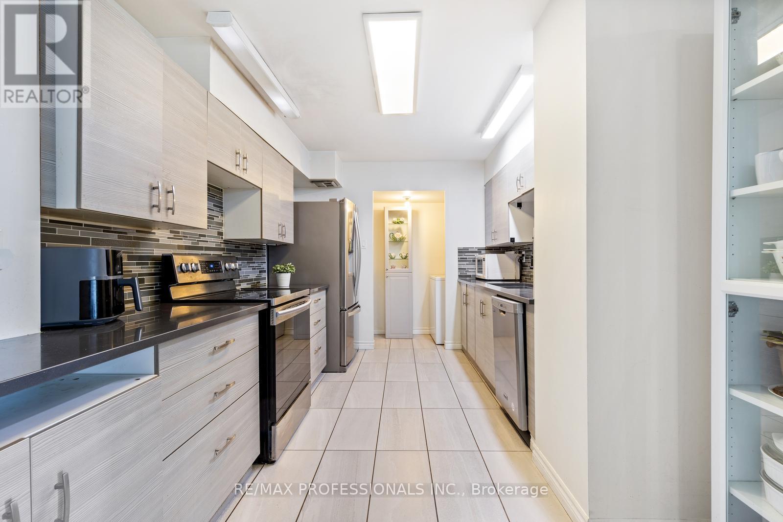 1104 - 33 Elmhurst Avenue, Toronto, Ontario  M2N 6G8 - Photo 11 - C12364156