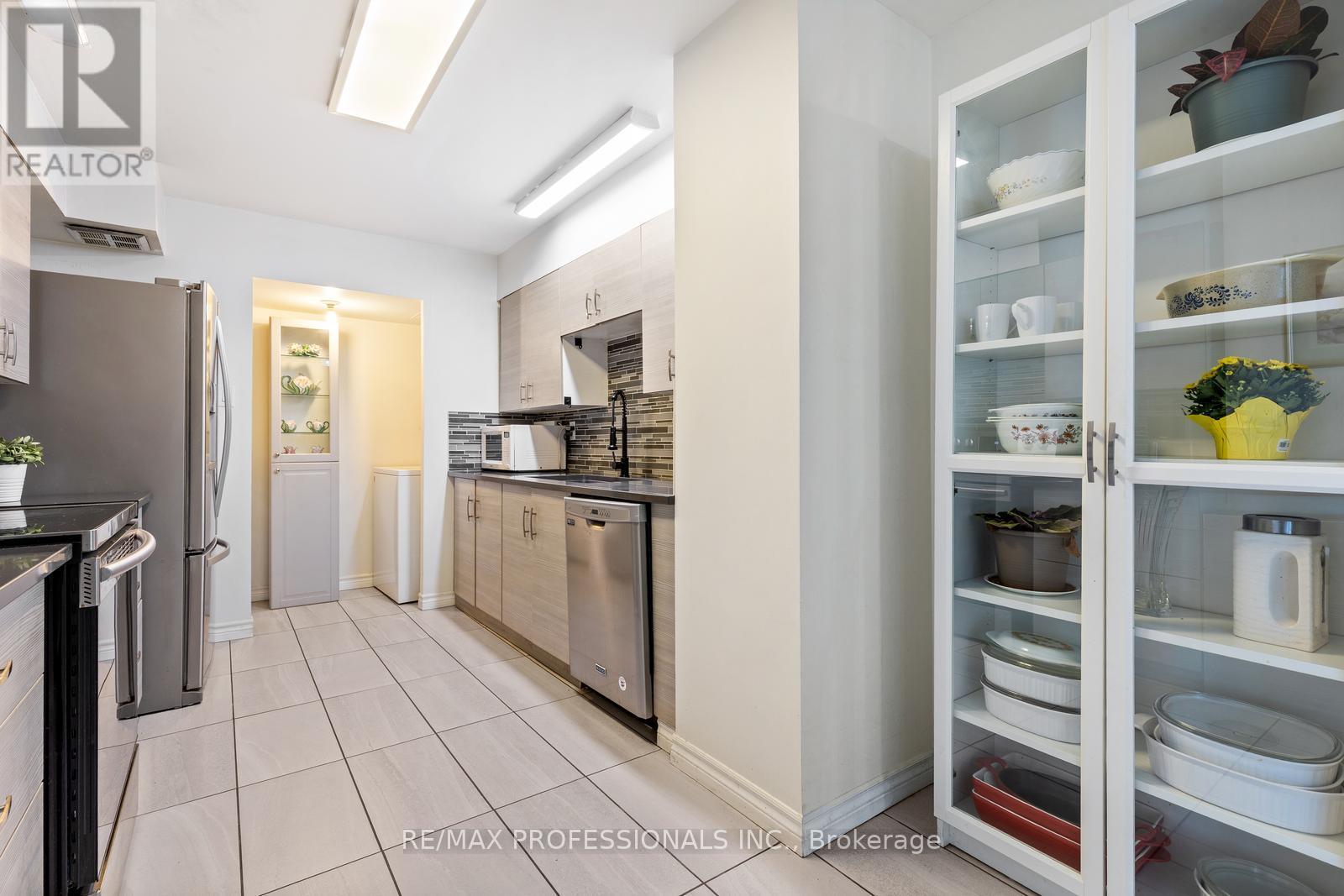 1104 - 33 Elmhurst Avenue, Toronto, Ontario  M2N 6G8 - Photo 12 - C12364156