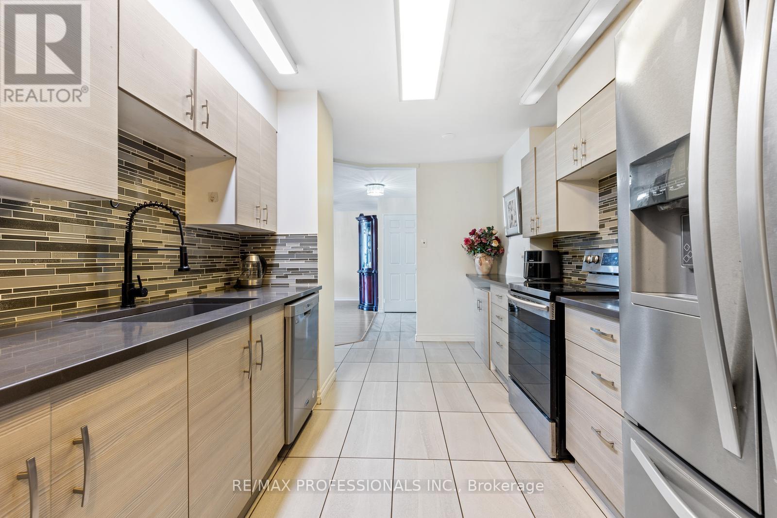 1104 - 33 Elmhurst Avenue, Toronto, Ontario  M2N 6G8 - Photo 13 - C12364156
