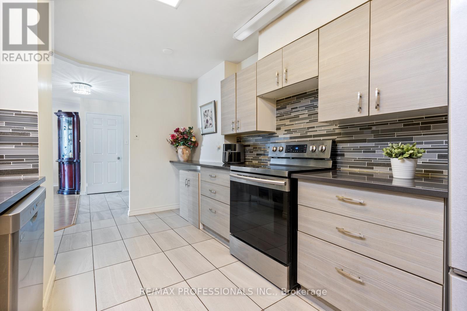 1104 - 33 Elmhurst Avenue, Toronto, Ontario  M2N 6G8 - Photo 14 - C12364156
