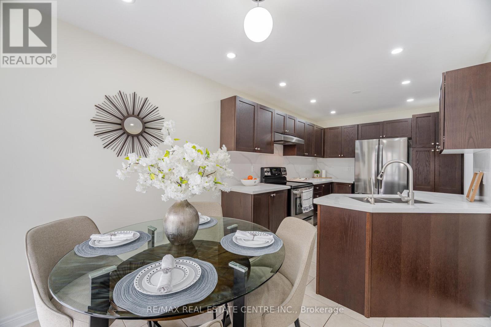 34 Firbank Lane, Whitchurch-Stouffville, Ontario  L4A 0K9 - Photo 11 - N12364147